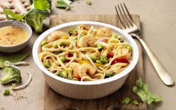 Bowl met noedels en garnalen "Asia-Style"