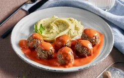 Gehaktballetjes in tomatensaus met aardappelpuree