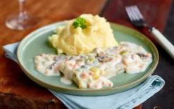 Kabeljauw met groenten en aardappelpuree