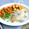 Kip in champignonroomsaus