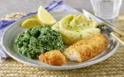 Krokante visfilet met spinazie en puree met kruiden