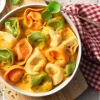 Tortelloni Tricolore met tomatenroomsaus