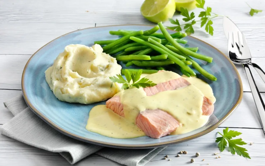 Zalm in bearnaisesaus met boontjes en puree